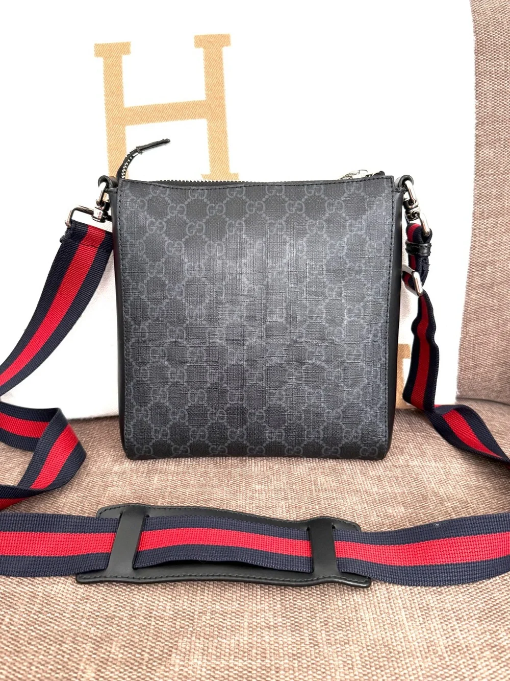 Authentic Gucci unisex messanger bag black supreme canvas small